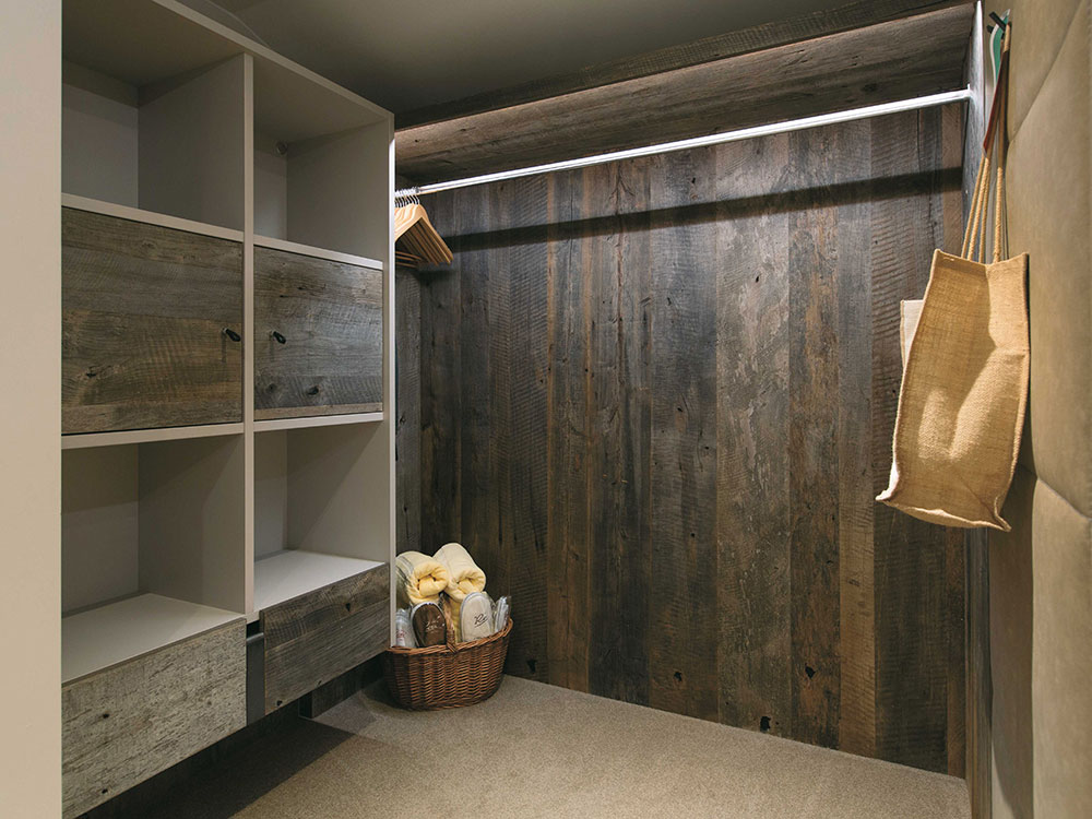 Wände und Fassaden aus gehacktem Holz, Beinbauer Holzmarkt Passau.